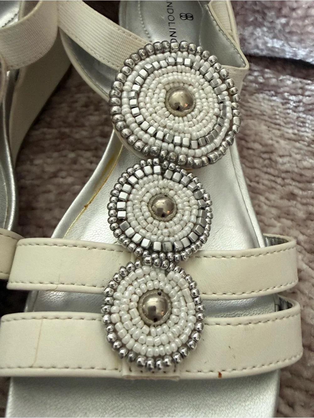 Bandolino Womens White Dress Sandals Embellished Strappy Open Toe Stretch Sz 7M
